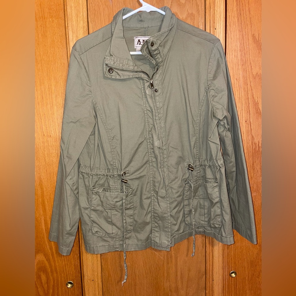 Army green light jacket. Size medium.